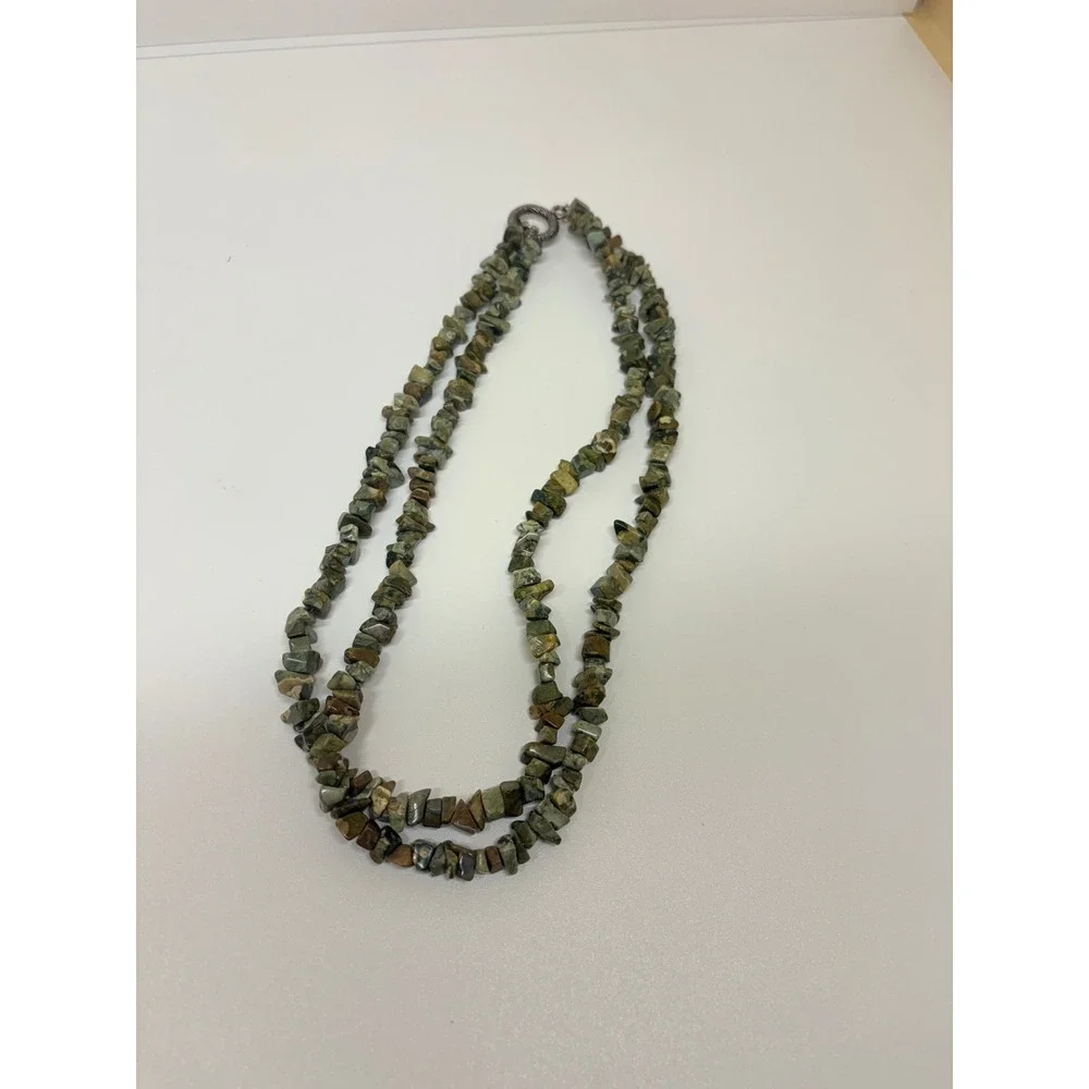 Natural Green Stone Chip Double Strand Necklace Silver Tone Toggle Clasp